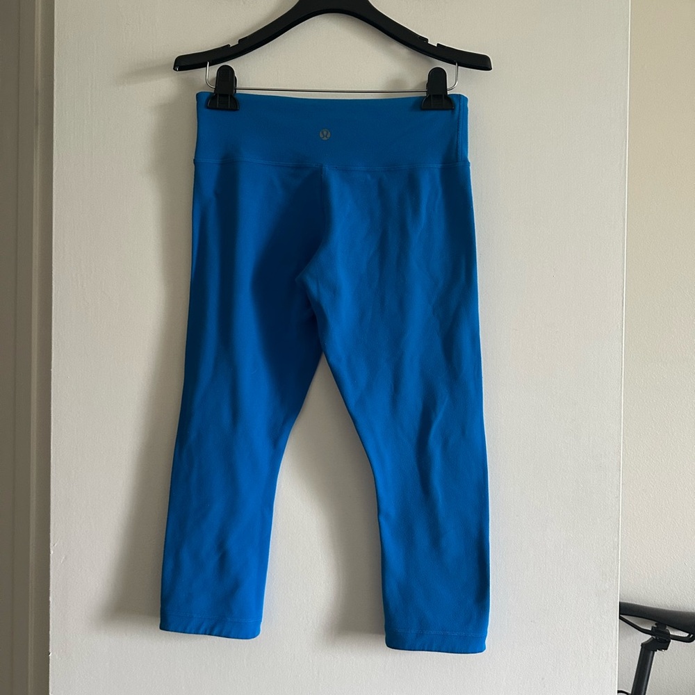 Lululemon Athletica Reversible Beaming Blue/Black Wunder Under Crop size 6 - Picture 12 of 14